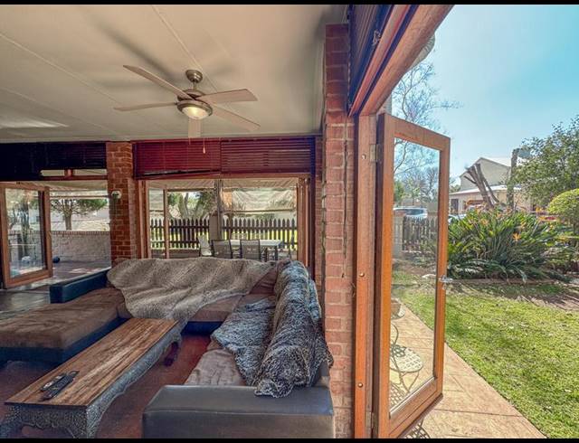 4 BEDROOM TOWNHOUSE FOR SALE IN HENNOPSPARK